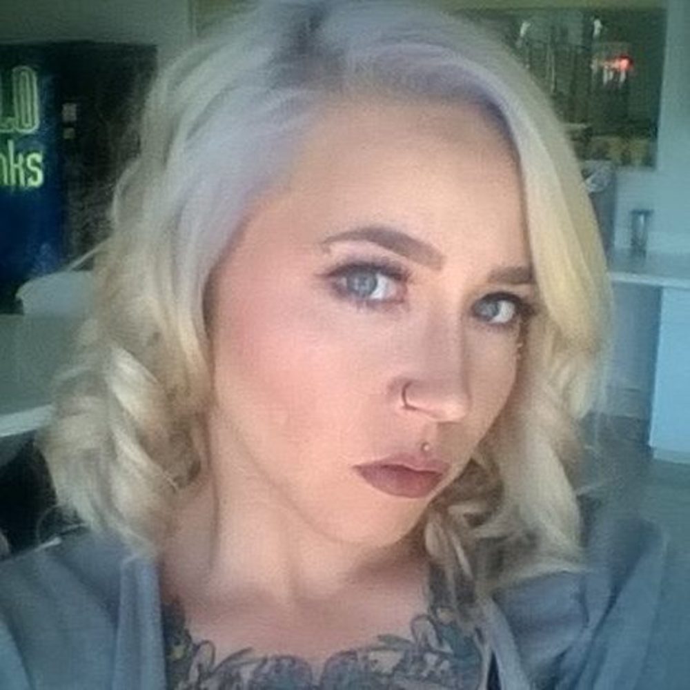 Meet your Posher, Desi